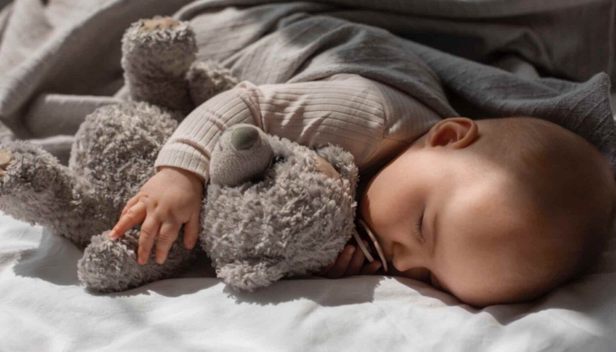 Sleep training methods for healthy baby sleep habits to help new parents achieve restful nights for baby and themselves.